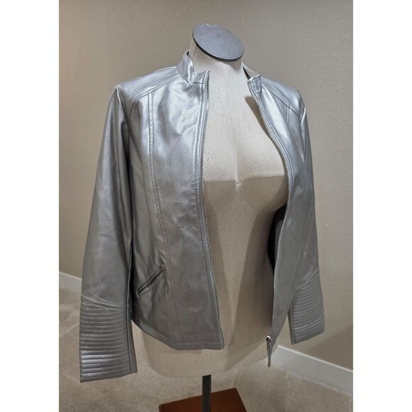 Silver Faux Leather Womens Moto Jacket Size 0 By Torrid With Zip Front & Quilted - Picture 1 of 7